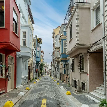 Family 4 Bedrooms House Stylish & New Istanbul
